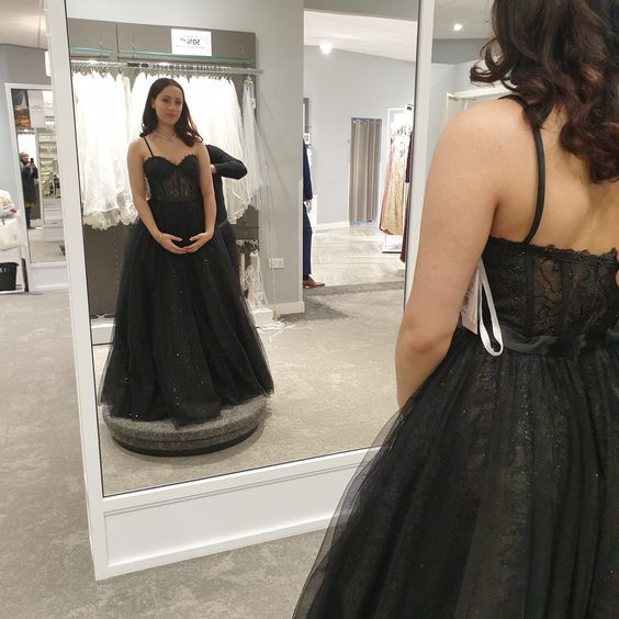 Vestido de noche negro con escote en A y tirantes finos, con corsé ilusión brillante Y1016