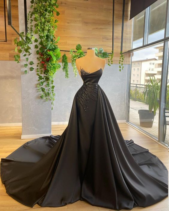 Schwarzes Satin Langes Ballkleid Charmantes Abendkleid mit Schleppe Y594
