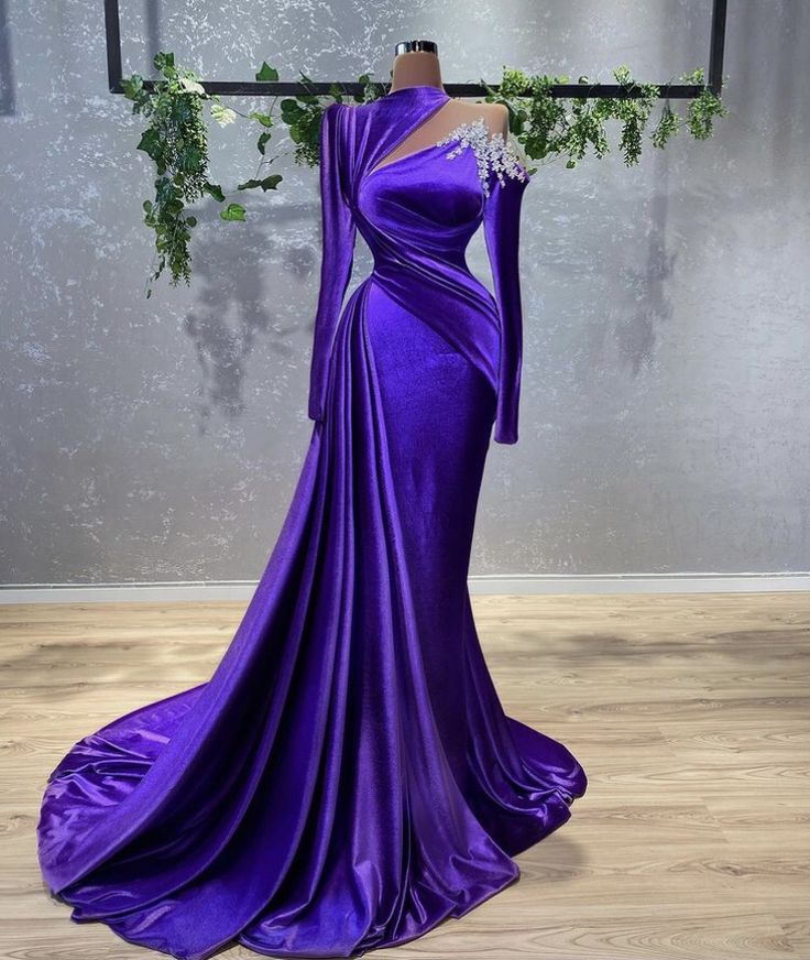 Glamouröses Abendkleid aus lila Samt mit langen Ärmeln, edles Abendkleid aus lila Samt Y729