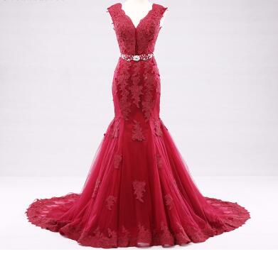 Vestido de novia estilo sirena con escote en V profundo y cuentas de cristal HM66259