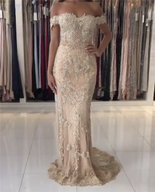 En oferta, sin devolución ni reembolso.Vestido de noche rosa con escote barco y corte sirena, encaje, peras y diamantes LA6560