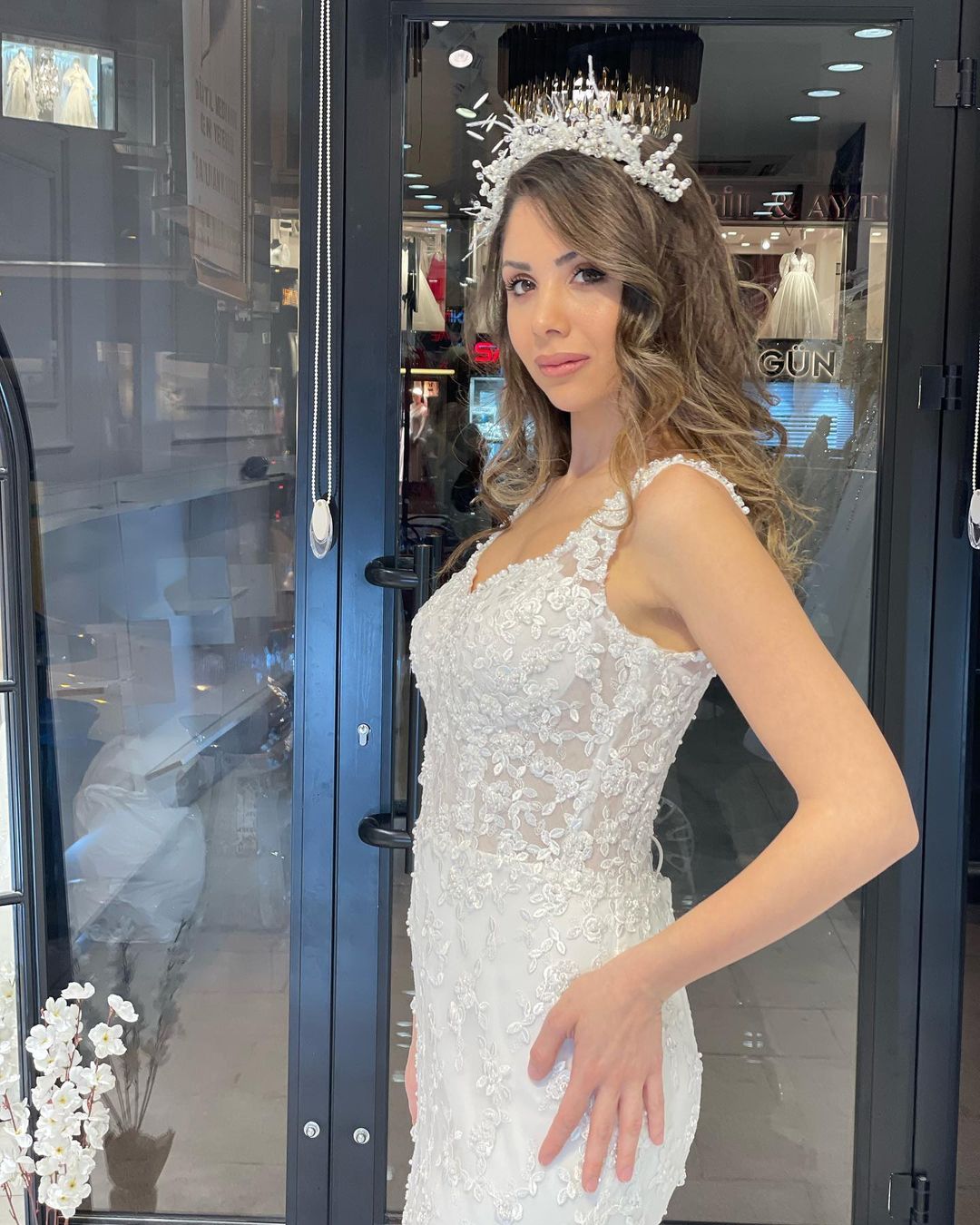 Vestido de novia de encaje sirena, sin mangas, con escote en forma de corazón y cola de corte sexy