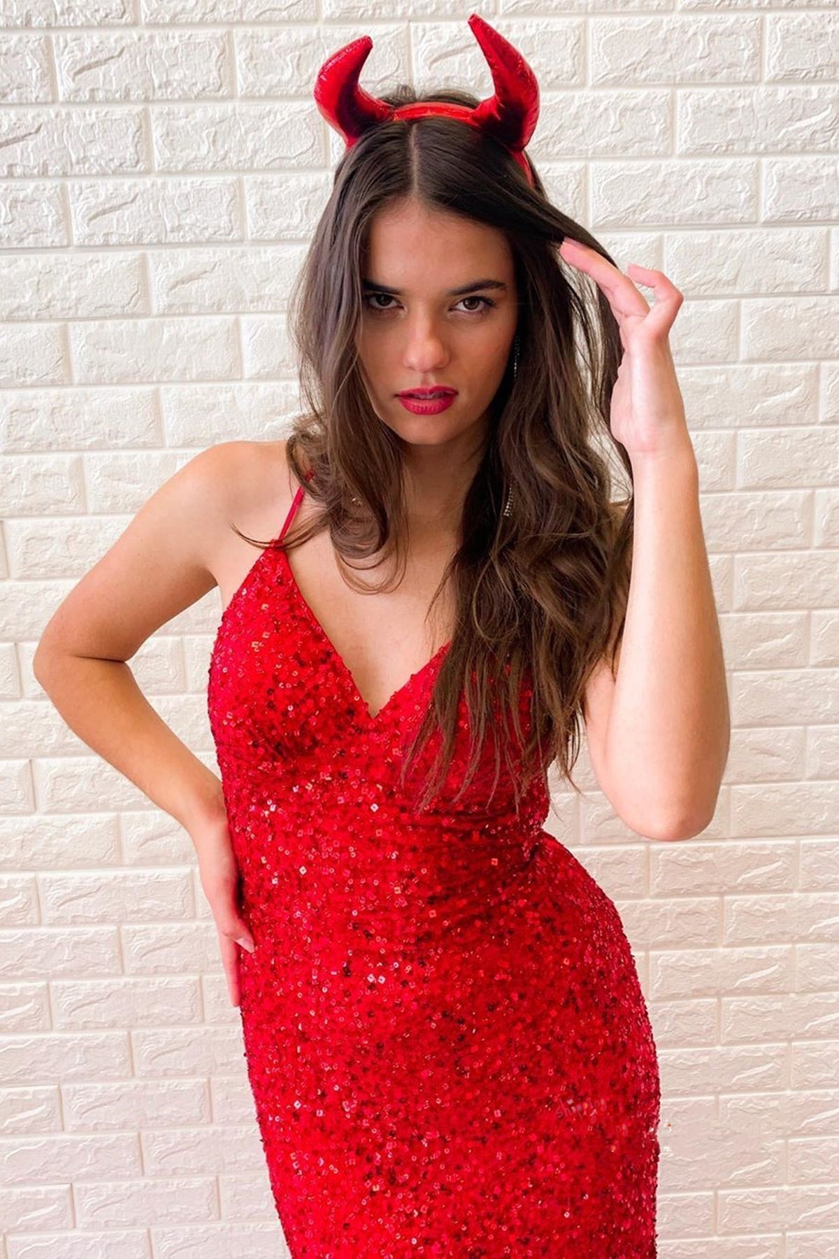 Glänzend rotes langes Meerjungfrau-Abendkleid mit V-Ausschnitt und Pailletten, rückenfrei