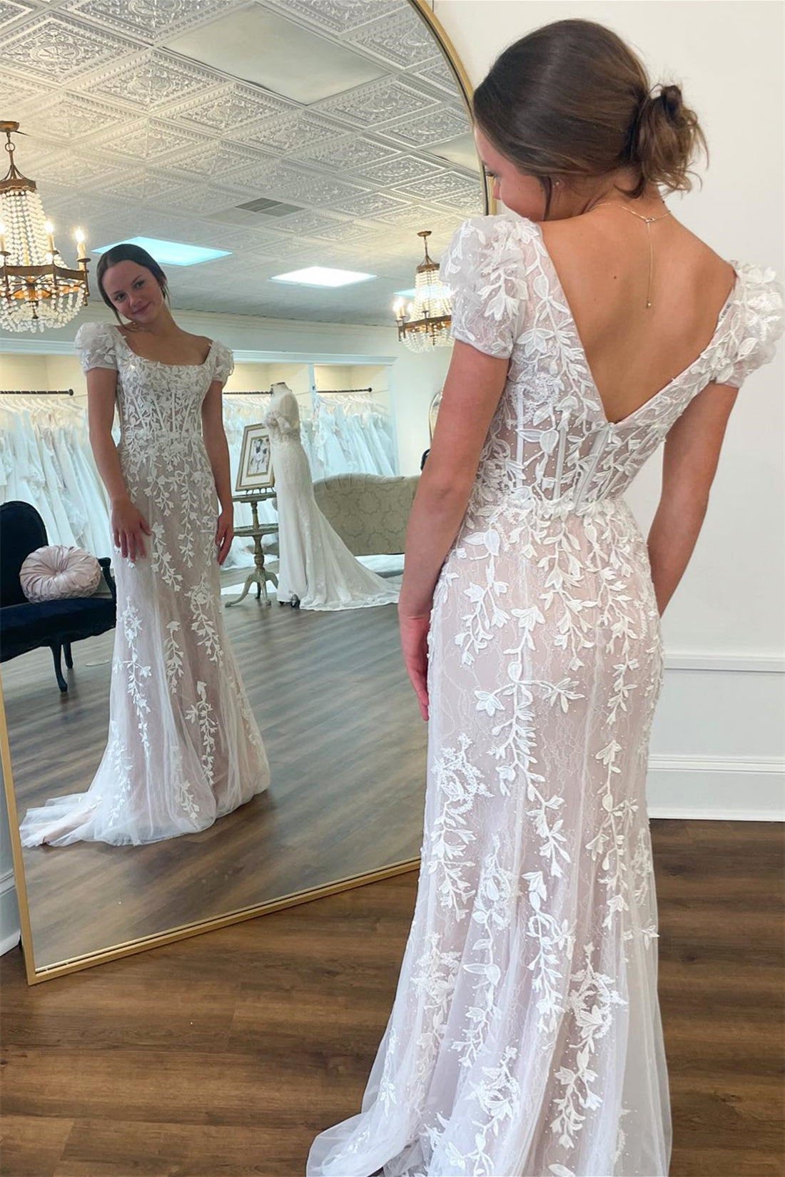 Theresa | Champagnerfarbenes langes Ballkleid mit Applikationen, quadratischem Ausschnitt und Puffärmeln
