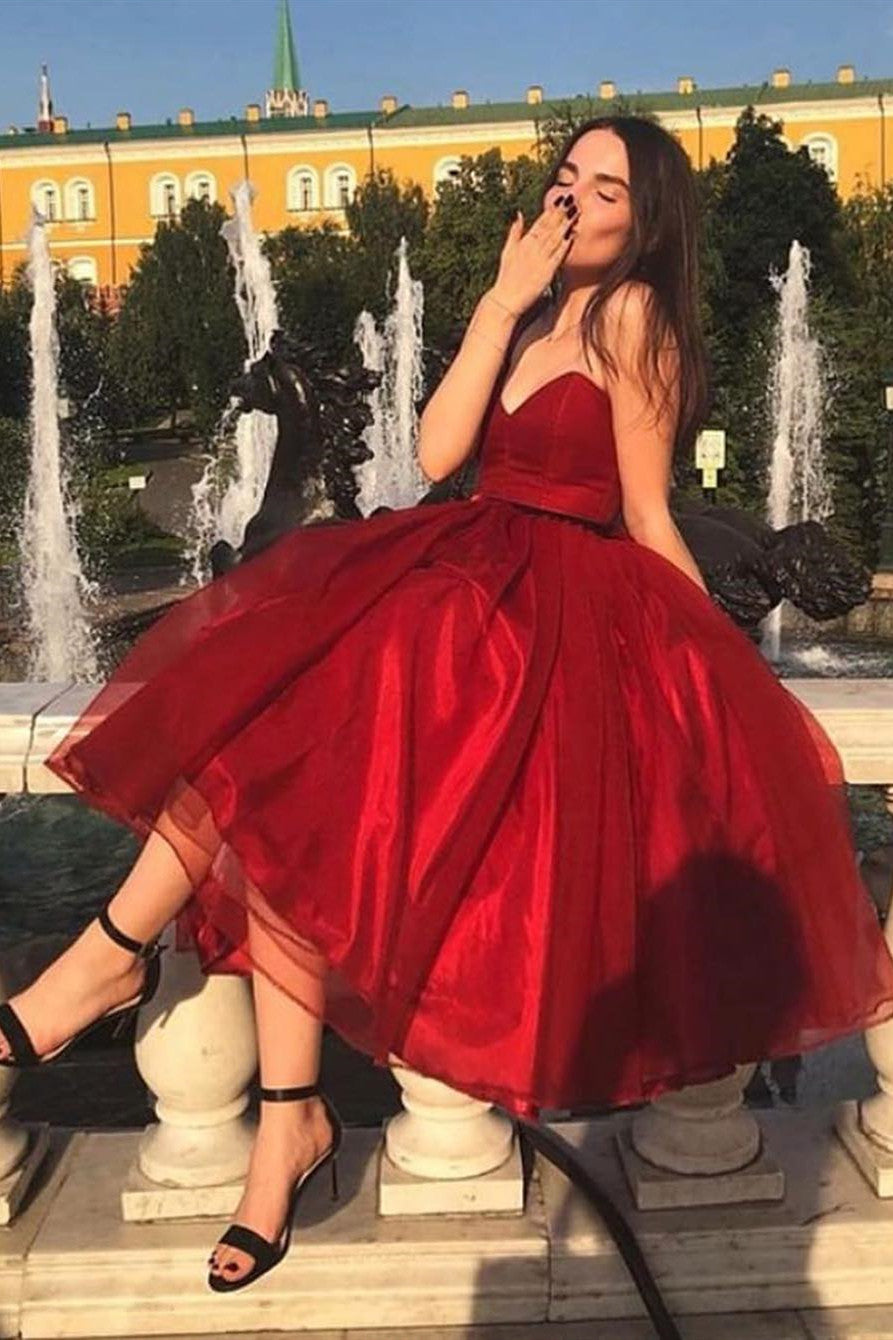 Kurzes A-Linien-Ballkleid aus Organza in Burgunderrot mit Herzausschnitt
