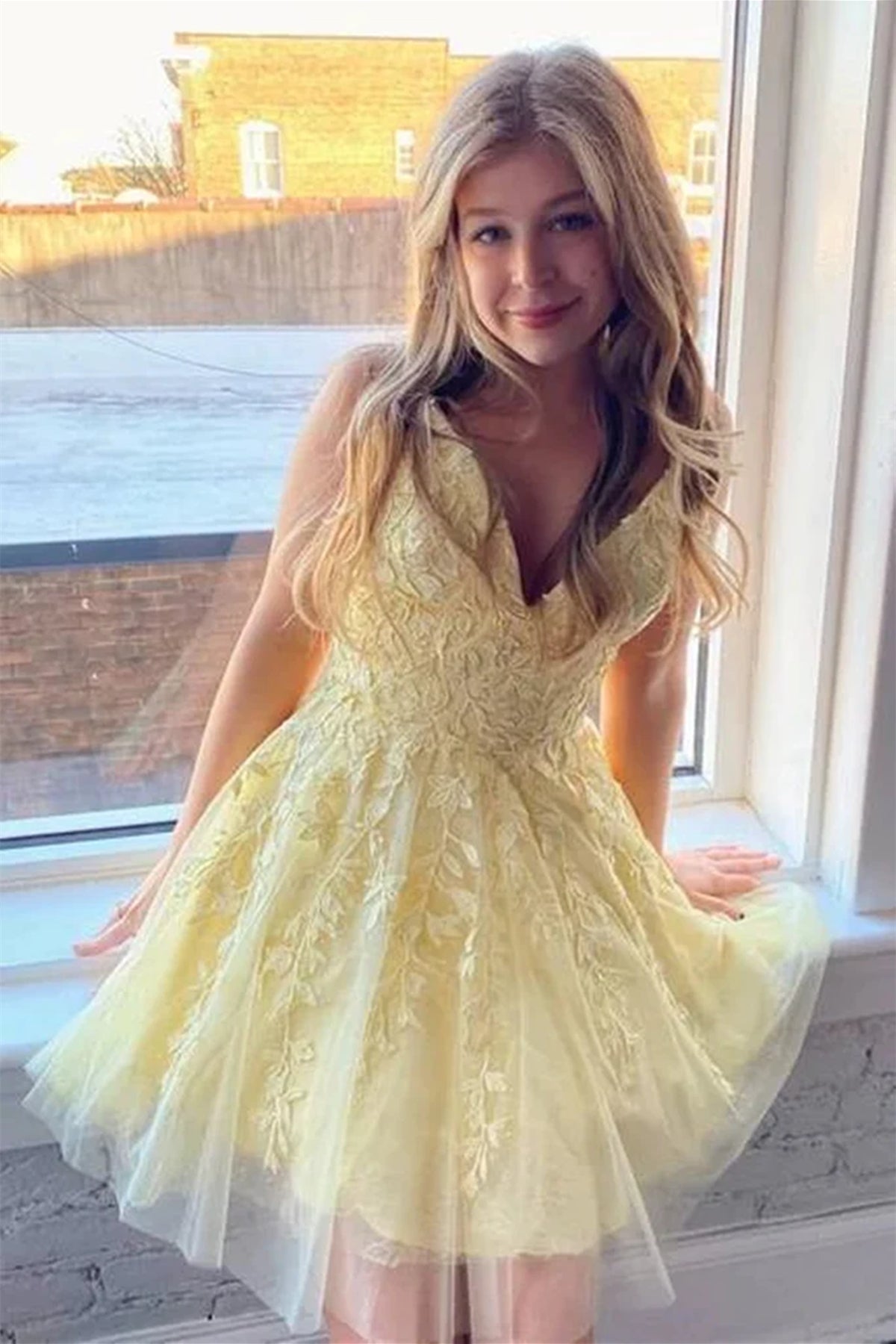 Kurzes A-Linien-Ballkleid mit V-Ausschnitt und Spitze aus Tüll mit rückenfreiem Rücken Rosa Homecoming-Kleider