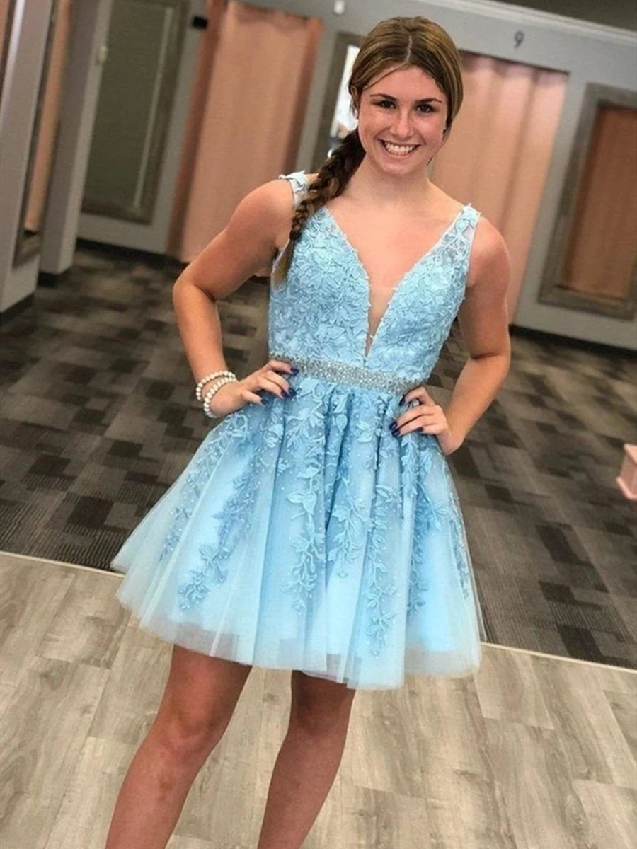 Kurzes A-Linien-Ballkleid mit V-Ausschnitt und Tüllspitze und Gürtel
