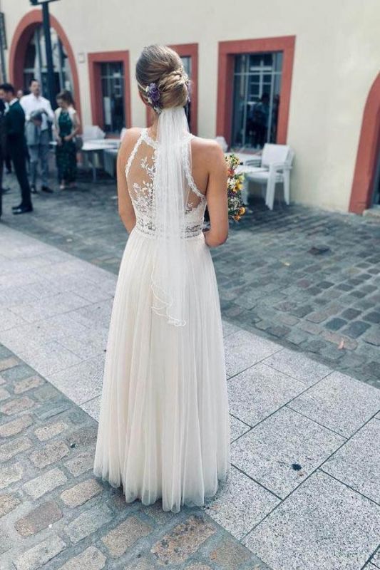 Schlichtes Neckholder-Brautkleid in Weiß mit ärmellosem A-Linien-Ausschnitt aus Tüll