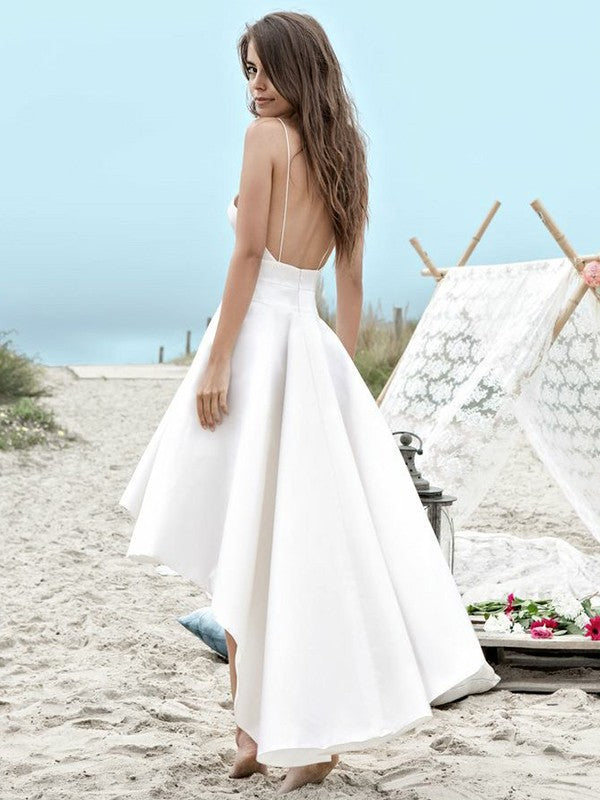 Schlichtes High Low A-Linie V-Ausschnitt Spaghettiträger Brautkleid mit Taschen