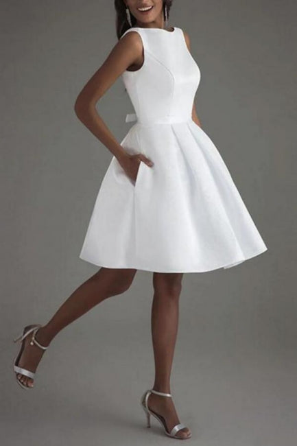 Vestidos de novia sencillos, cortos, blancos, sin mangas y con espalda descubierta