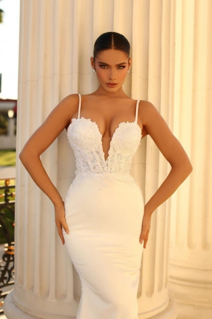 Vestido de novia sencillo de satén sirena sin mangas con tirantes finos y encaje