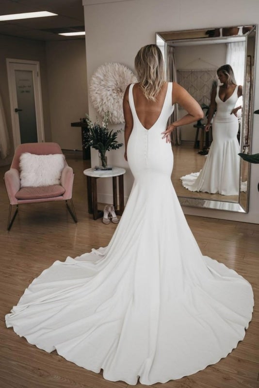 Einfaches V-Ausschnitt Hübsche Meerjungfrau mit langer Schleppe Sexy Rückenfreies Strand Elegantes Brautkleid