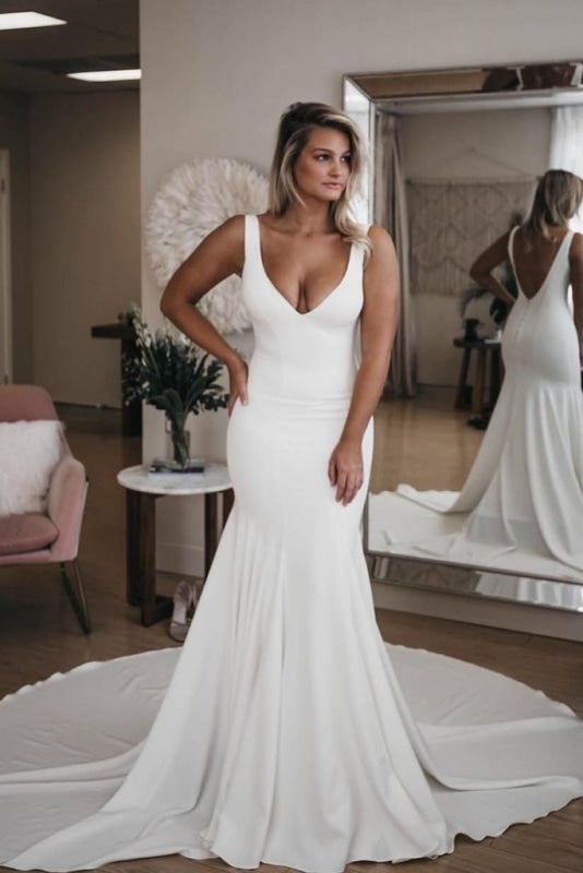 Einfaches V-Ausschnitt Hübsche Meerjungfrau mit langer Schleppe Sexy Rückenfreies Strand Elegantes Brautkleid