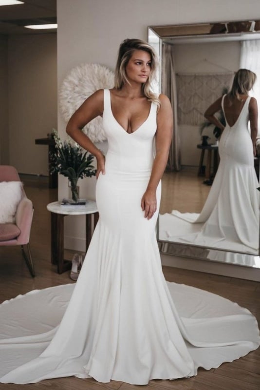 Einfaches V-Ausschnitt Hübsche Meerjungfrau mit langer Schleppe Sexy Rückenfreies Strand Elegantes Brautkleid