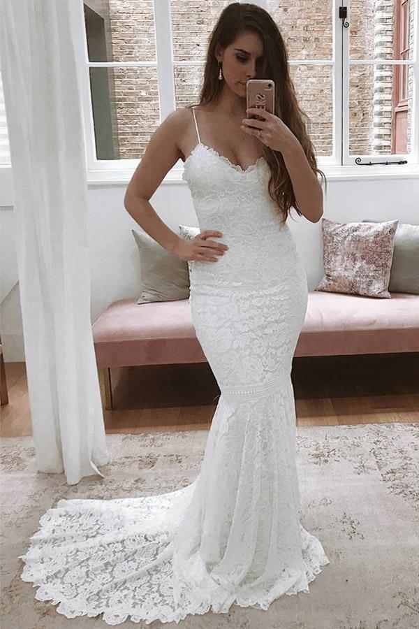 Vestido de novia color marfil con tirantes finos, corte sirena y encaje WD061