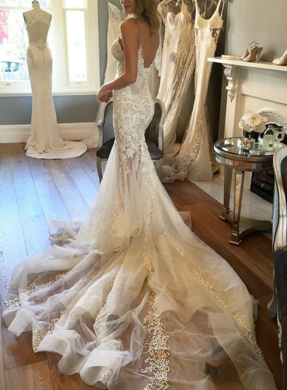 Spaghettiträger Hübsche Meerjungfrau Applizierte V-Ausschnitt Tüll Elegante Brautkleider