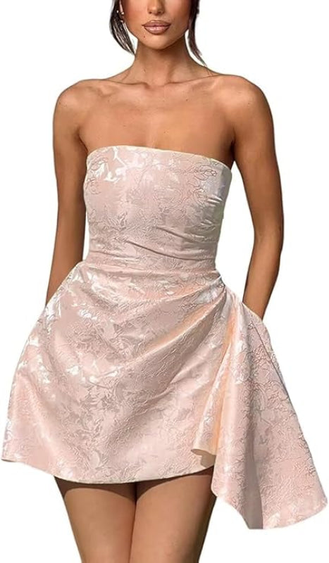 Hermoso minivestido de fiesta de satén fruncido, sin tirantes, con estampado floral de jacquard y bolsillo.