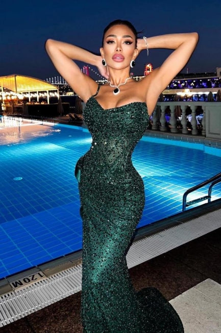 Vestidos de fiesta largos de sirena con tirantes finos en verde oscuro brillante y abertura