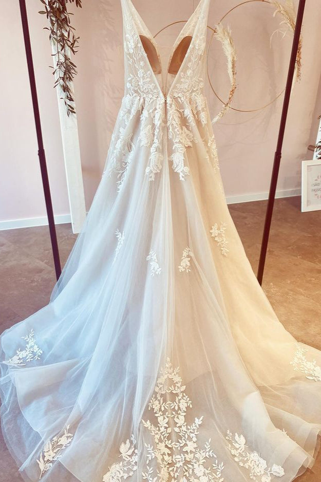 Atemberaubendes langes A-Linien-Brautkleid mit V-Ausschnitt und floraler Spitze aus Tüll