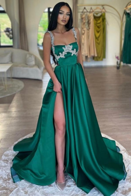 Impresionante vestido de fiesta largo verde oscuro de satén con corte en A, sin mangas y abertura.