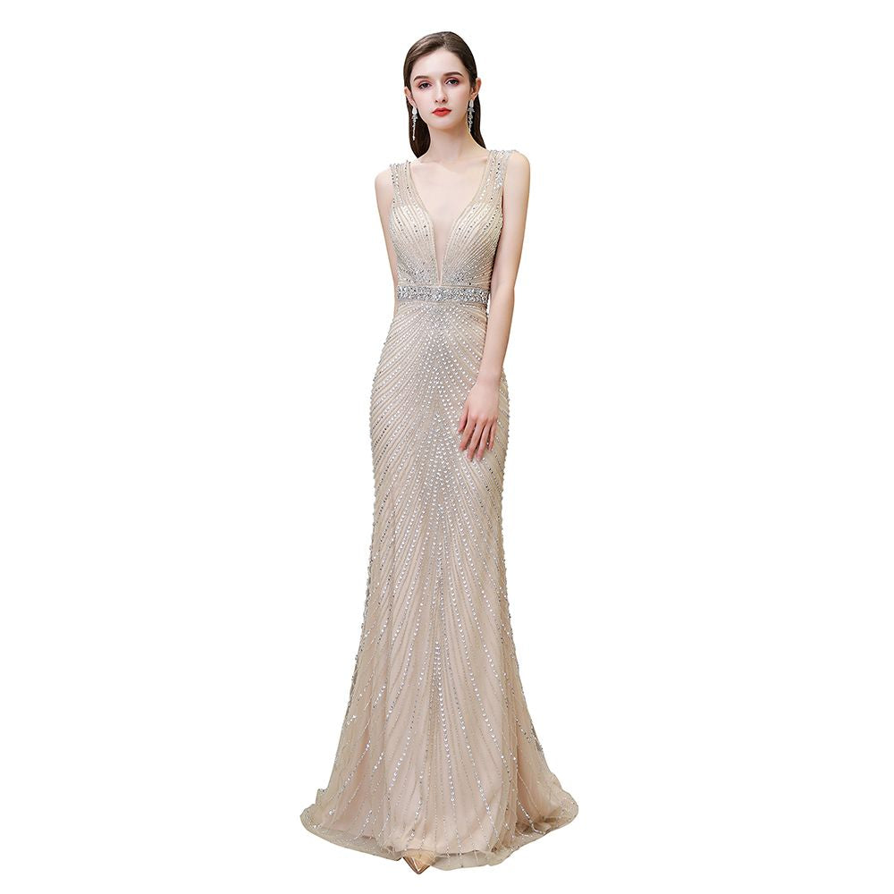 Stilvolles, tiefes, ärmelloses, mit Perlen verziertes, silbernes, schmales Meerjungfrau-Partykleid