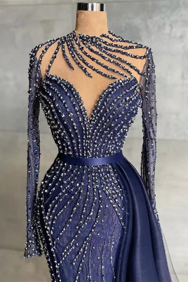 Stilvolles Abendkleid im Meerjungfrauenstil mit hohem Halsausschnitt und abnehmbarer Schleppe aus Tüll, Kristallen und Perlen, langes Ballkleid