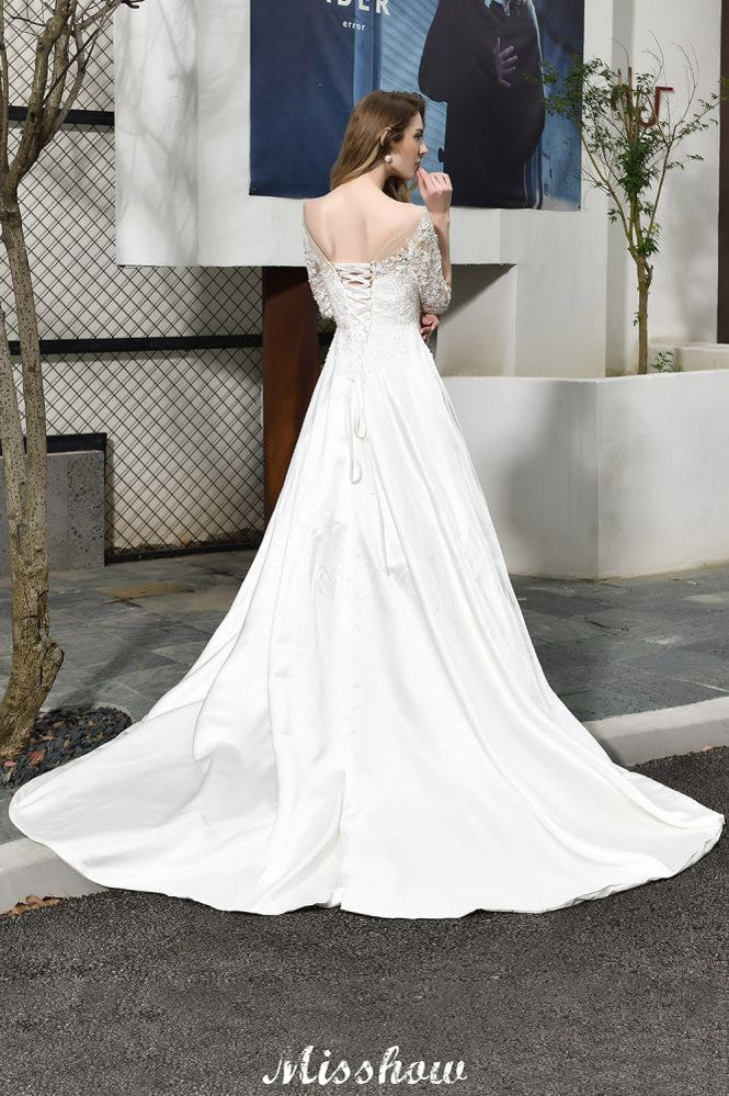 Stilvolles A-Linien-Brautkleid mit Spitzenapplikationen und halblangen Ärmeln, bodenlanges Satinkleid für die Braut