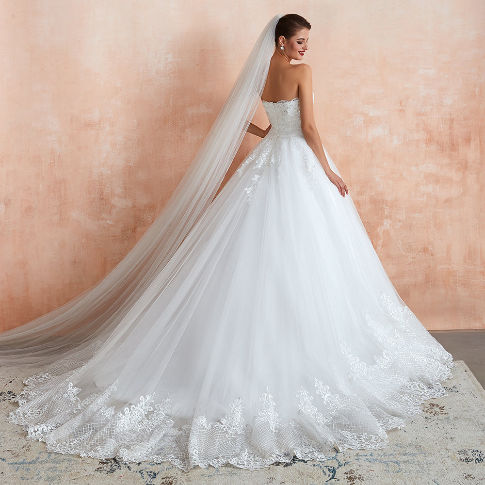 Stilvolles langes, trägerloses A-Linien-Brautkleid aus Tüll mit Applikationen
