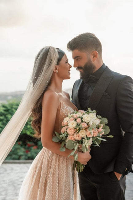 Stilvolles ärmelloses Abend- und Partykleid mit V-Ausschnitt und rückenfreiem A-Linien-Ballkleid mit Spitzenapplikationen