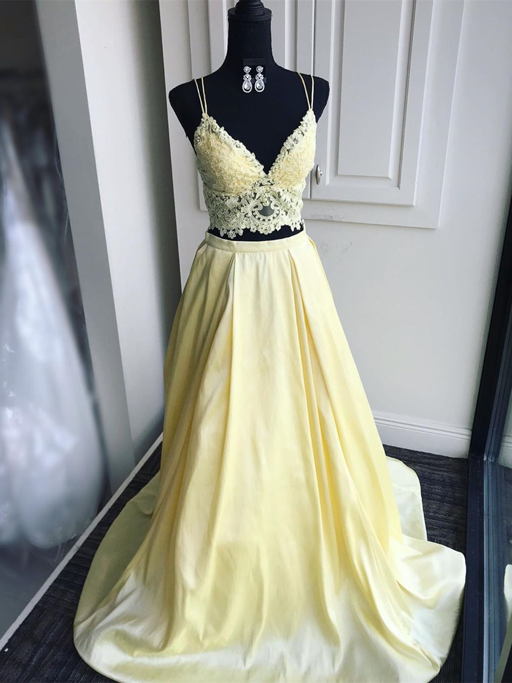 Two Pieces V Neck Lace Satin Spaghetti Straps Long Formal Prom Dresses
