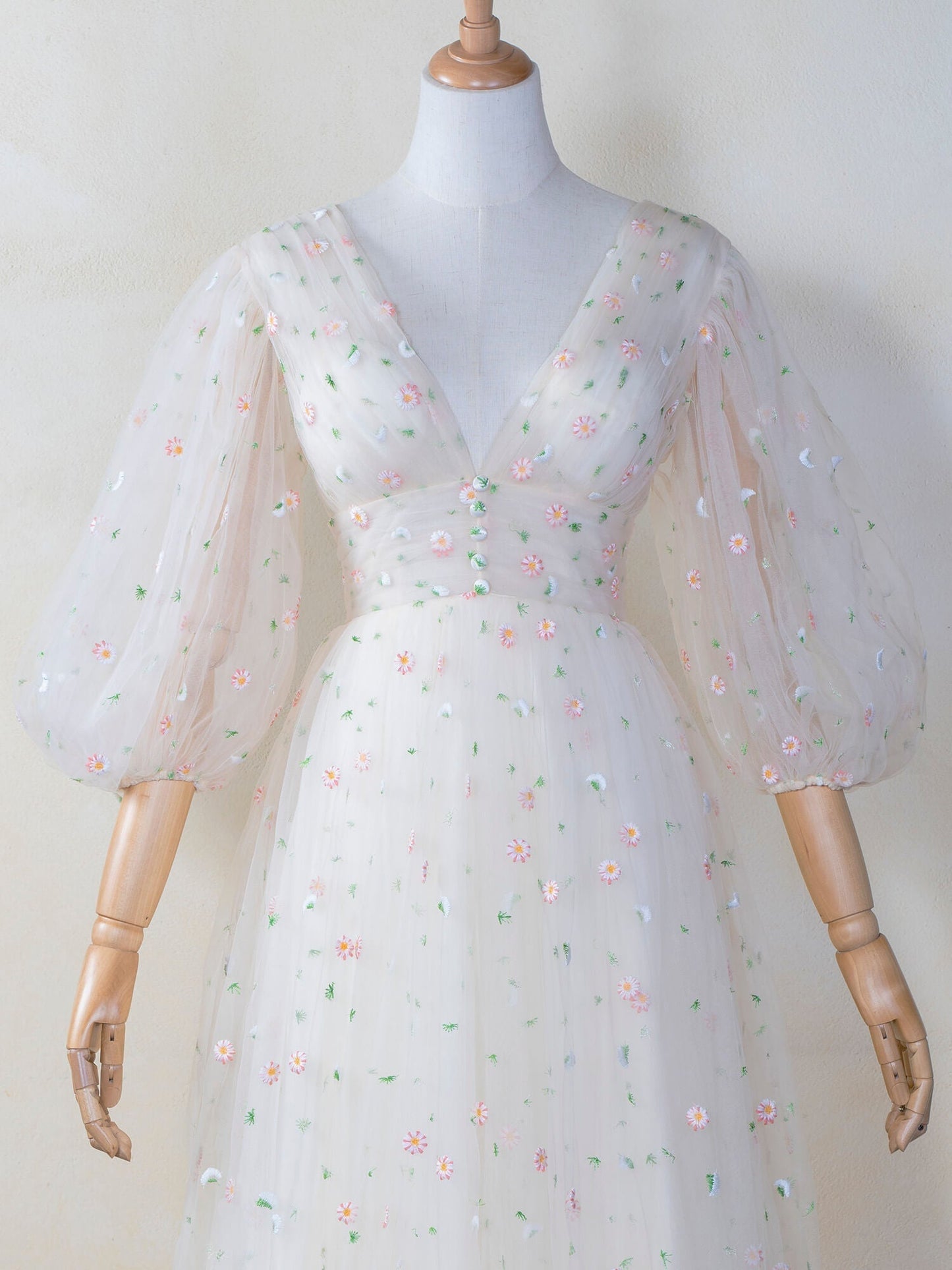 Vestido largo con puños con volantes y diseño de nubes estrelladas en V profundo