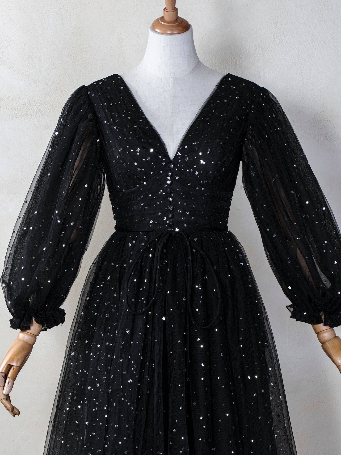Kleid mit V-Ausschnitt und Sternennacht-Motiv