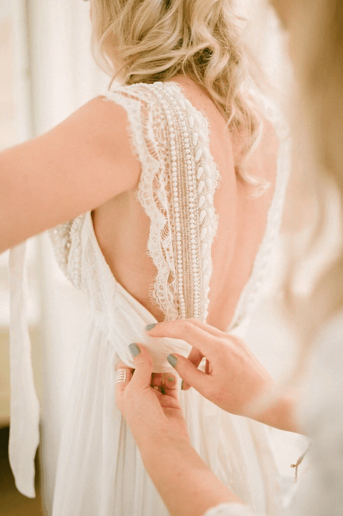 Wedding Dresses Modest Deep V-neck Beach Open Back Bridal Gowns WD539