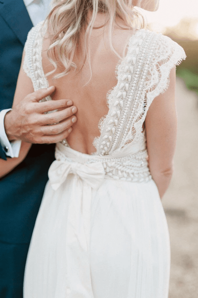 Wedding Dresses Modest Deep V-neck Beach Open Back Bridal Gowns WD539