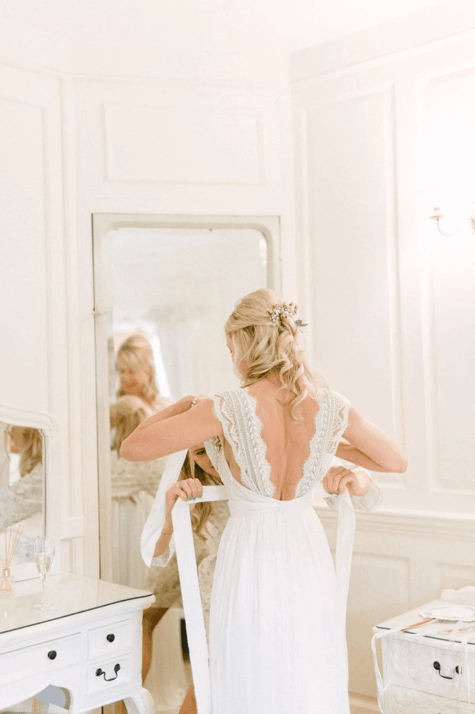 Wedding Dresses Modest Deep V-neck Beach Open Back Bridal Gowns WD539