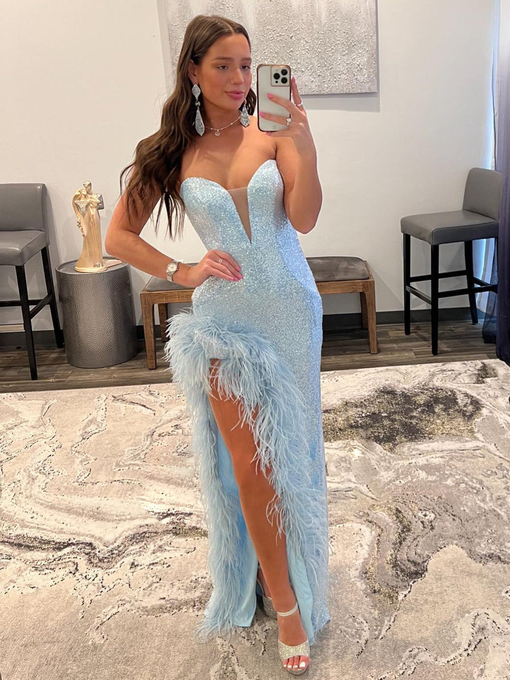 Nyra |Etuikleid mit trägerlosem Pailletten-Ballkleid und Schlitz
