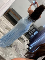 Nyra |Etuikleid mit trägerlosem Pailletten-Ballkleid und Schlitz