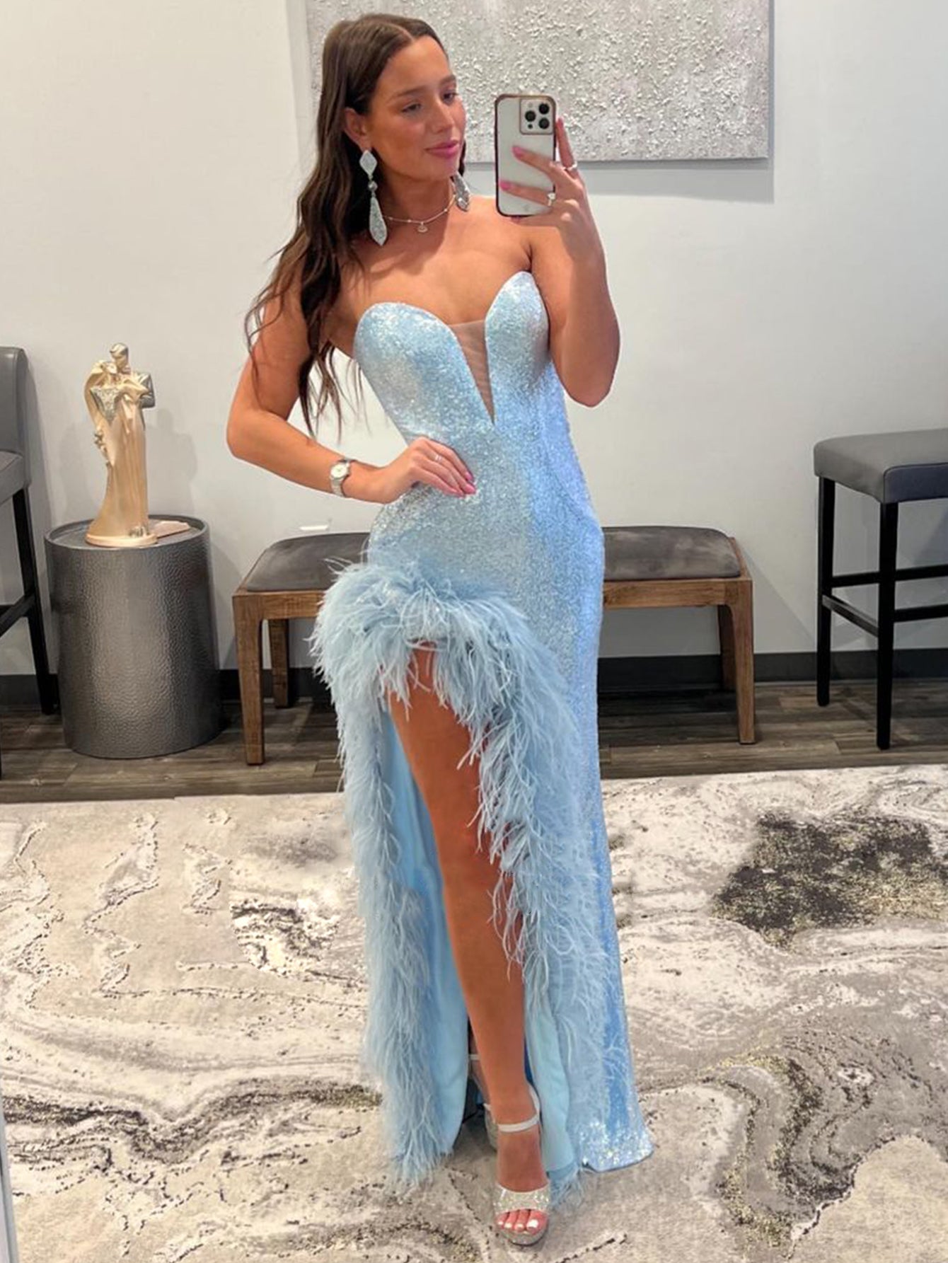 Nyra |Etuikleid mit trägerlosem Pailletten-Ballkleid und Schlitz