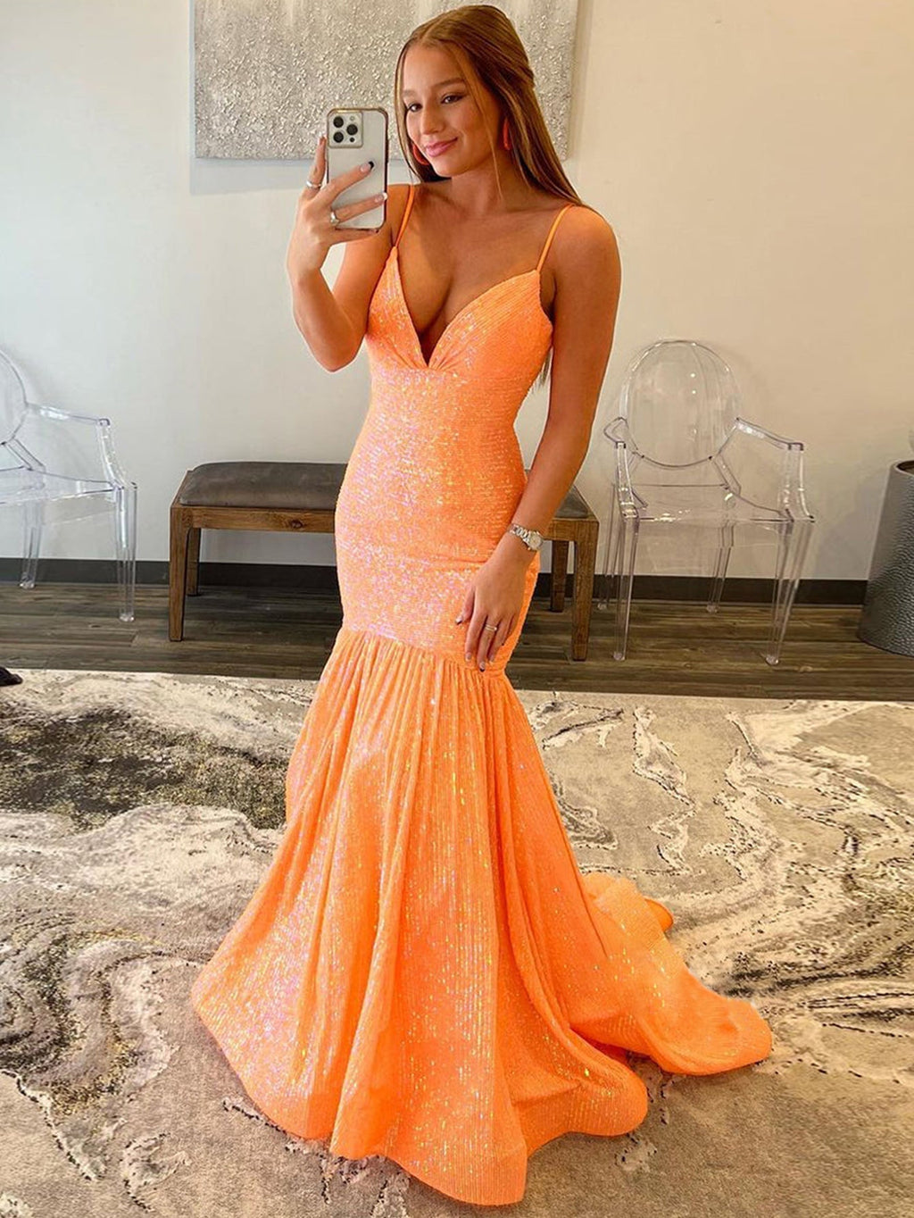 Amaris |Meerjungfrauen-Ballkleid mit V-Ausschnitt und Pailletten in Orange