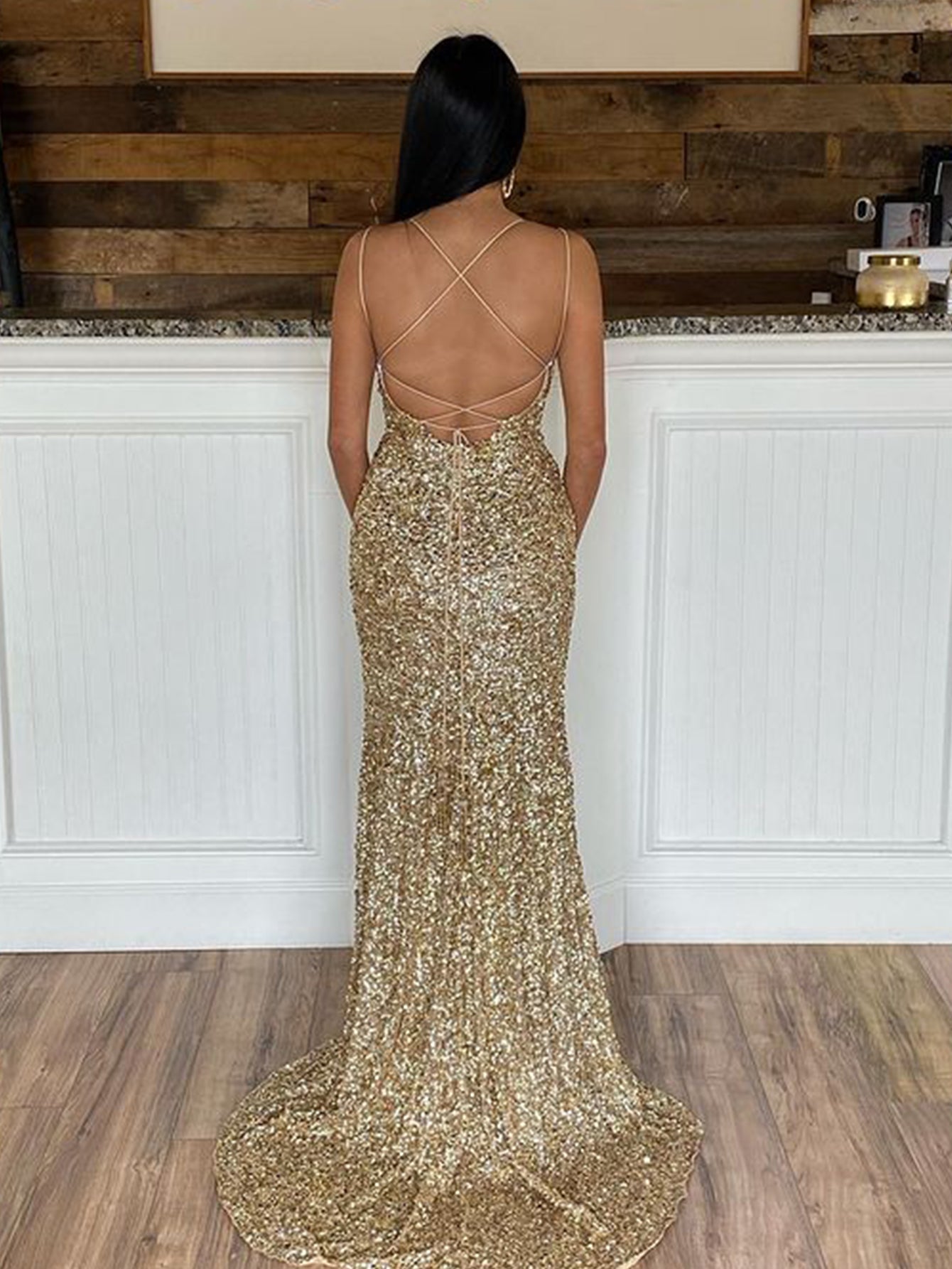 Alayna | Vestido de fiesta largo de lentejuelas con tirantes finos y corte sirena