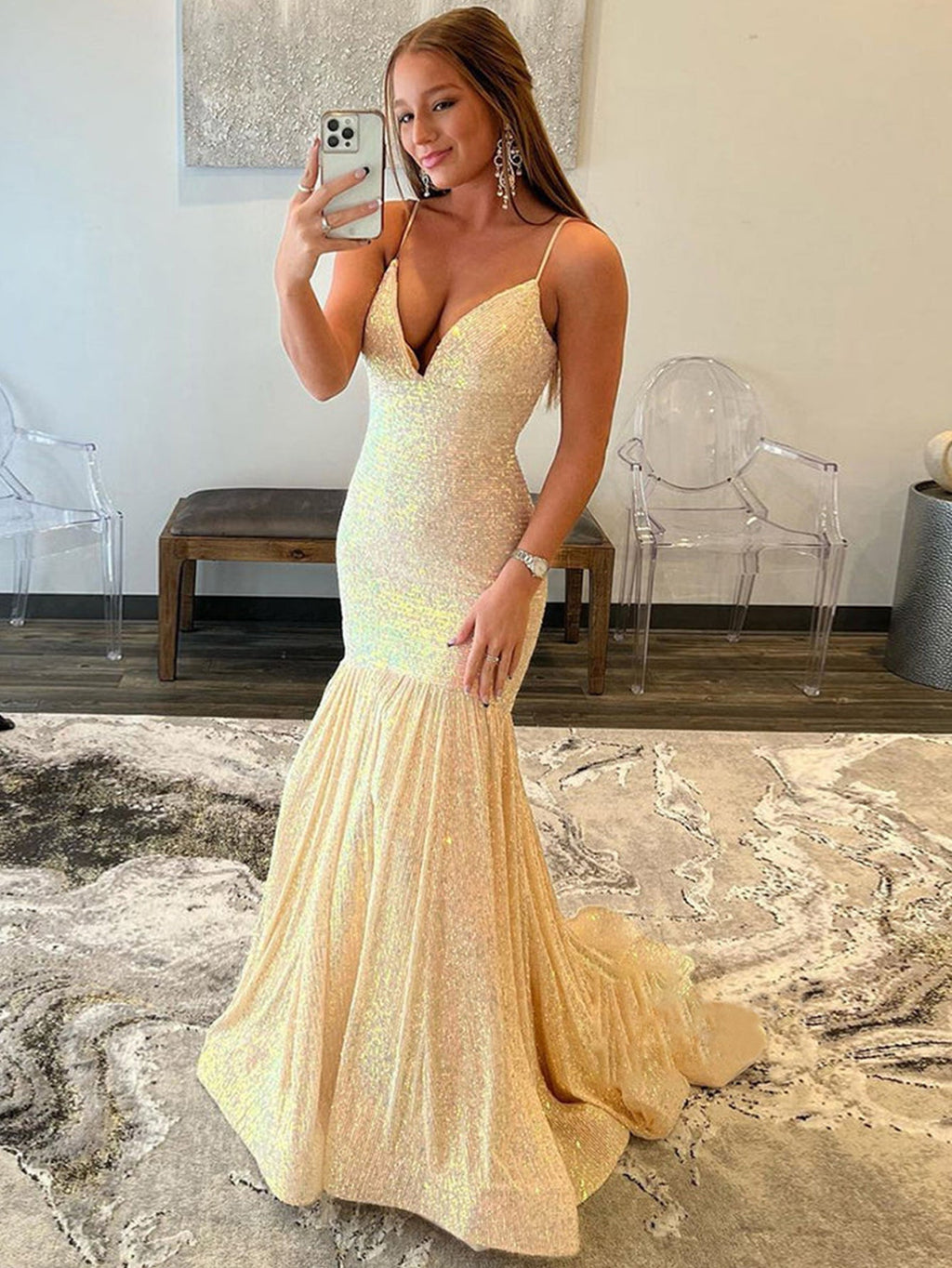 Amaris |Meerjungfrauen-Ballkleid mit V-Ausschnitt und Pailletten in Orange