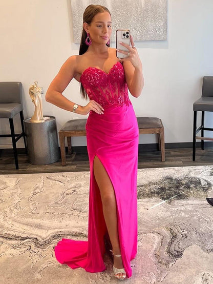 Ember | Vestido de fiesta largo con escote en forma de corazón, sin tirantes y abertura