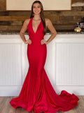 Vestido de fiesta rojo largo ajustado con cuello en V profundo y halter