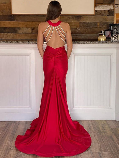 Neckholder-Ballkleid mit tiefem V-Ausschnitt in Rot, lang und figurbetont