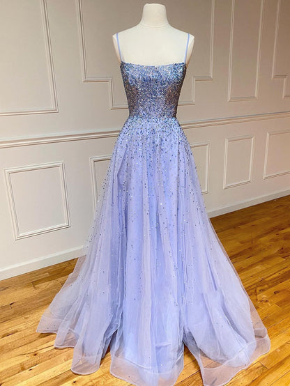 Hellblaues langes Ballkleid aus Glitzertüll
