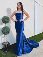 Vestido de fiesta largo azul marino con escote en forma de corazón y espalda descubierta