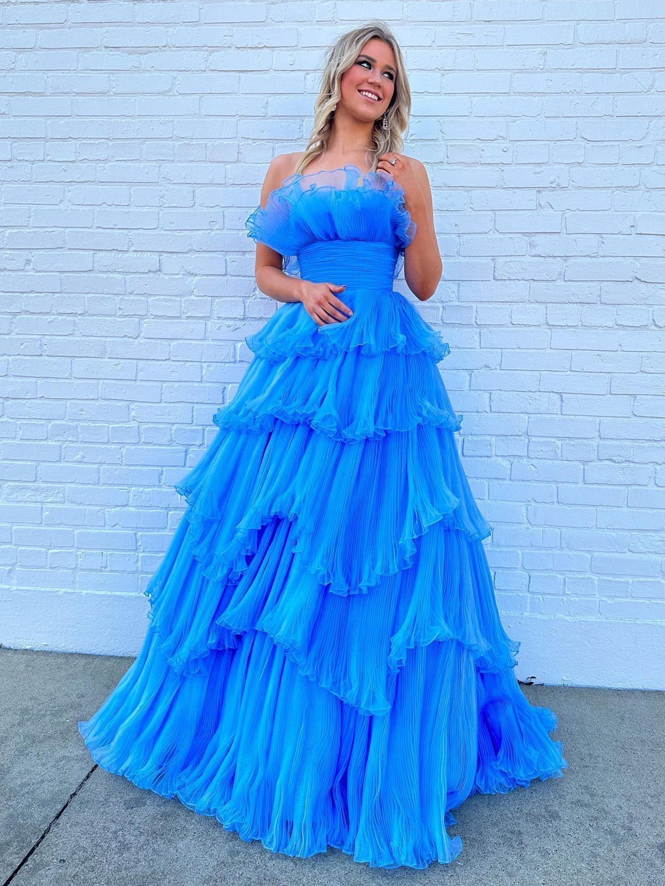 Vanessa | Trägerloses A-Linien-Ballkleid aus gestuftem Tüll mit Knittermuster