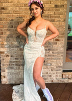Kairi | Vestido de fiesta de sirena con tirantes finos, apliques y abertura
