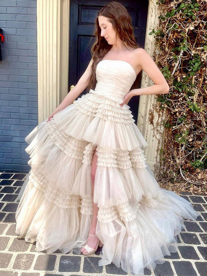 Daniela | Langes, trägerloses A-Linien-Ballkleid aus Tüll mit gestuften Rüschen
