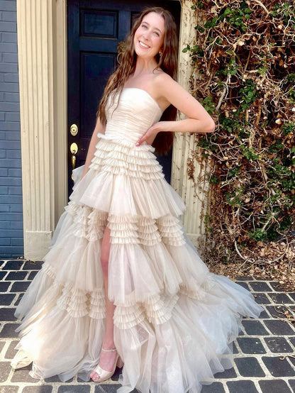 Daniela | Langes, trägerloses A-Linien-Ballkleid aus Tüll mit gestuften Rüschen